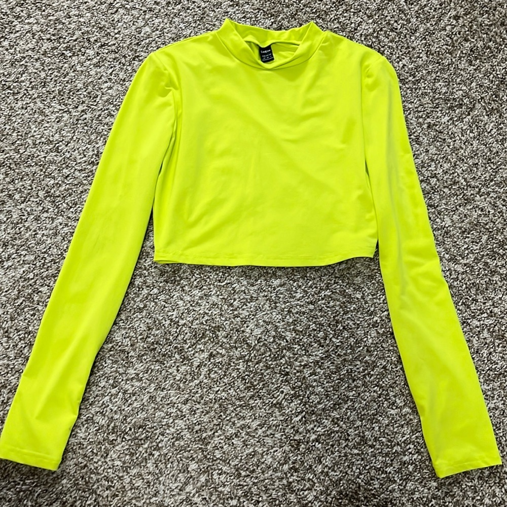 Cropped long sleeve shirt